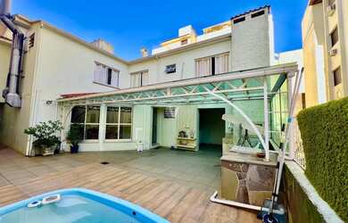 Imagem 5: Ampla casa central reformada e com piscina