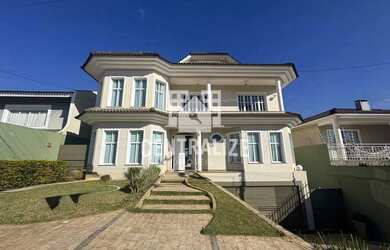 Imagem: A casa possui 3 Dormitórios, 1 Banheiro, 3 Vagas na garagem