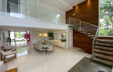 Imagem: A casa em condomínio possui 4 Dormitórios, 5 Banheiros, 4