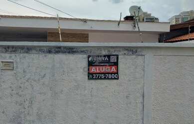 Imagem: A casa possui 2 Dormitórios, 1 Banheiro, 2 Vagas na garagem