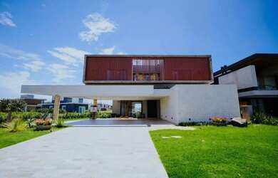 Imagem: A casa em condomínio possui 5 Dormitórios, 5 Banheiros, 2