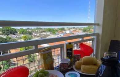 Imagem: O apartamento possui 2 Dormitórios, 1 Banheiro, 2 Vagas na