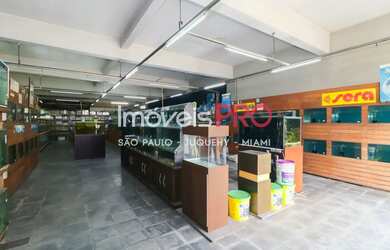 Imagem: O depósito possui 5 Vagas na garagem, 1.028m² de Área e