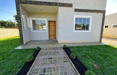 Imagem: A casa possui 2 Dormitórios, 2 Banheiros, 1 Vaga na garagem