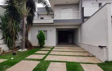 Imagem: A casa em condomínio possui 4 Dormitórios, 3 Banheiros, 2