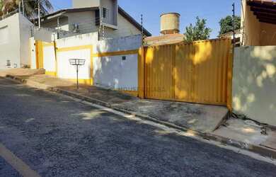 Imagem: A casa possui 2 Dormitórios, 3 Banheiros, 1 Vaga na garagem