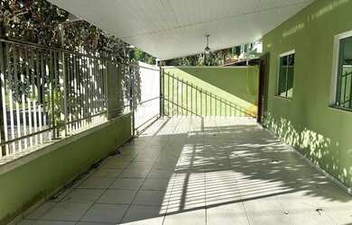 Imagem: A casa em condomínio possui 5 Dormitórios, 2 Banheiros, 3