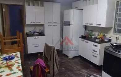 Imagem: A casa possui 3 Dormitórios, 2 Banheiros, 5 Vagas na garagem