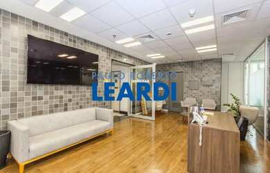 Imagem: O depósito possui 5 Vagas na garagem, 406m² de Área e Imóvel