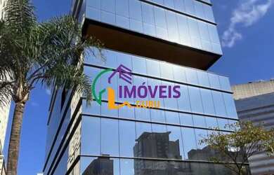 Imagem: O depósito possui 5 Vagas na garagem, 2.500m² de Área e