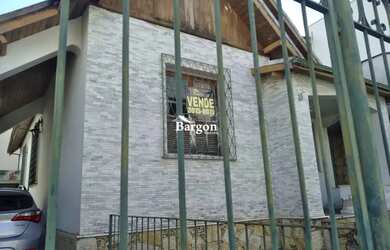 Imagem: A casa possui 3 Dormitórios, 2 Banheiros, 3 Vagas na garagem