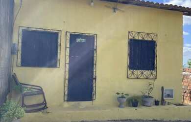 Imagem: A casa possui 1 Dormitório, 1 Banheiro, 4 Vagas na garagem