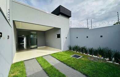 Imagem: A casa possui 3 Dormitórios, 2 Banheiros, 3 Vagas na garagem