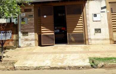 Imagem: A casa possui 2 Dormitórios, 1 Banheiro, 1 Vaga na garagem