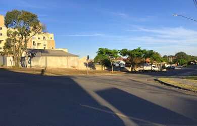 Imagem: O terreno possui 140m² de Área e está localizado em Bairro