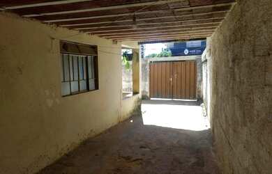 Imagem: A casa possui 2 Dormitórios, 1 Banheiro, 720m² de Área e