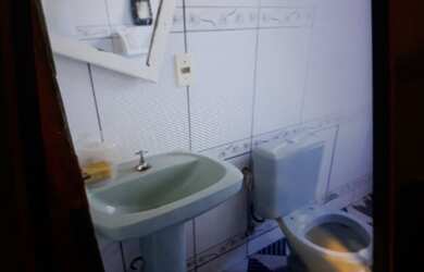 Imagem: A casa possui 3 Dormitórios, 1 Banheiro, 1 Vaga na garagem