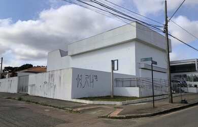 Imagem: O depósito possui 1 Vaga na garagem e 600m² de Área e está