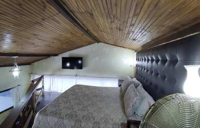 Imagem: A casa possui 4 Dormitórios, 2 Banheiros, 2 Vagas na garagem