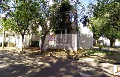 Imagem: O depósito possui 3 Vagas na garagem, 450m² de Área e está