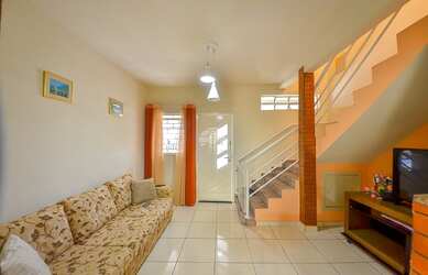 Imagem: A casa possui 2 Dormitórios, 1 Banheiro, 1 Vaga na garagem