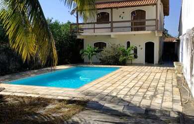 Imagem: A casa possui 3 Dormitórios, 3 Banheiros, 3 Vagas na garagem