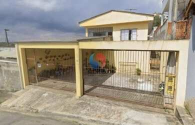 Imagem: A casa possui 4 Dormitórios, 3 Banheiros, 4 Vagas na garagem