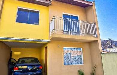 Imagem: A casa possui 3 Dormitórios, 1 Banheiro, 3 Vagas na garagem