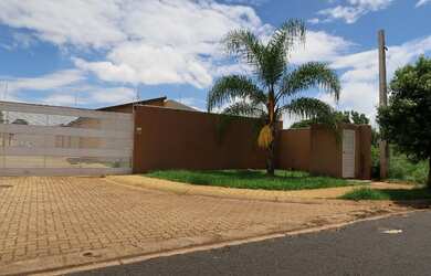 Imagem: A casa em condomínio possui 2 Dormitórios e está localizado