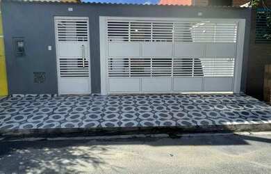 Imagem: A casa possui 3 Dormitórios, 2 Banheiros, 2 Vagas na garagem