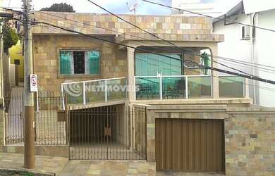 Imagem: A casa possui 5 Dormitórios, 5 Banheiros, 5 Vagas na garagem