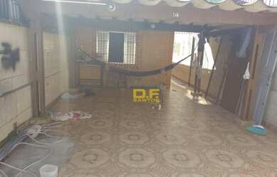 Imagem: A casa possui 2 Dormitórios, 1 Banheiro, 4 Vagas na garagem