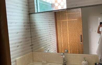 Imagem: A casa em condomínio possui 4 Dormitórios, 4 Banheiros, Imóvel