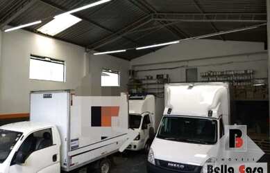 Imagem: O depósito possui 4 Vagas na garagem, 300m² de Área e está