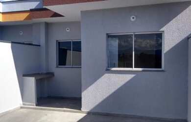 Imagem: A casa possui 2 Dormitórios, 1 Banheiro, 2 Vagas na garagem