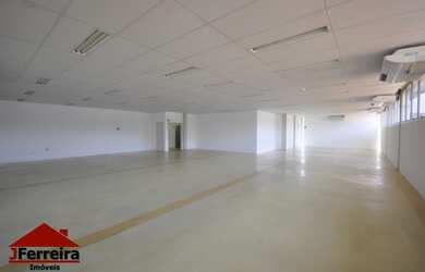 Imagem: O depósito possui 5 Vagas na garagem, 1.673m² de Área e