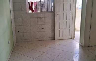 Imagem: A casa possui 1 Dormitório, 1 Banheiro e está localizado