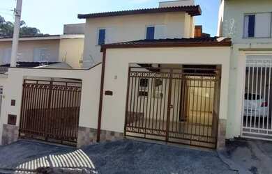 Imagem: A casa possui 3 Dormitórios, 3 Banheiros, 2 Vagas na garagem