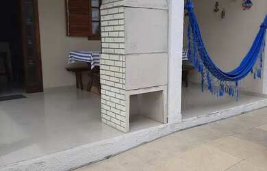 Imagem: A casa possui 2 Dormitórios, 2 Banheiros, 2 Vagas na garagem