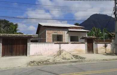 Imagem: A casa possui 5 Dormitórios, 5 Banheiros, 4 Vagas na garagem