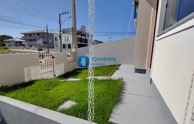 Imagem: A casa possui 2 Dormitórios, 2 Banheiros, 2 Vagas na garagem