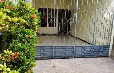 Imagem: A casa possui 2 Dormitórios, 2 Banheiros, 1 Vaga na garagem