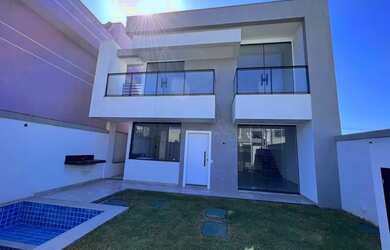 Imagem: A casa em condomínio possui 3 Dormitórios, 1 Banheiro, 2 Vagas