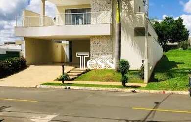 Imagem: A casa em condomínio possui 4 Dormitórios, 5 Banheiros, 5