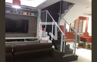 Imagem: A casa possui 3 Dormitórios, 3 Banheiros, 2 Vagas na garagem