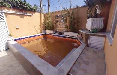 Imagem: A casa possui 2 Dormitórios, 2 Banheiros, 1 Vaga na garagem