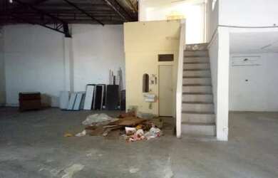 Imagem: O depósito possui 3 Vagas na garagem, 212m² de Área e está