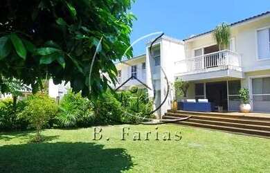 Imagem: A casa em condomínio possui 4 Dormitórios, 5 Banheiros, 4