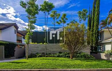 Imagem: A casa em condomínio possui 5 Dormitórios, 5 Banheiros, 5