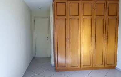 Imagem 7: Sala dois quartos sendo 1 suíte, varanda e armário no quarto suíte